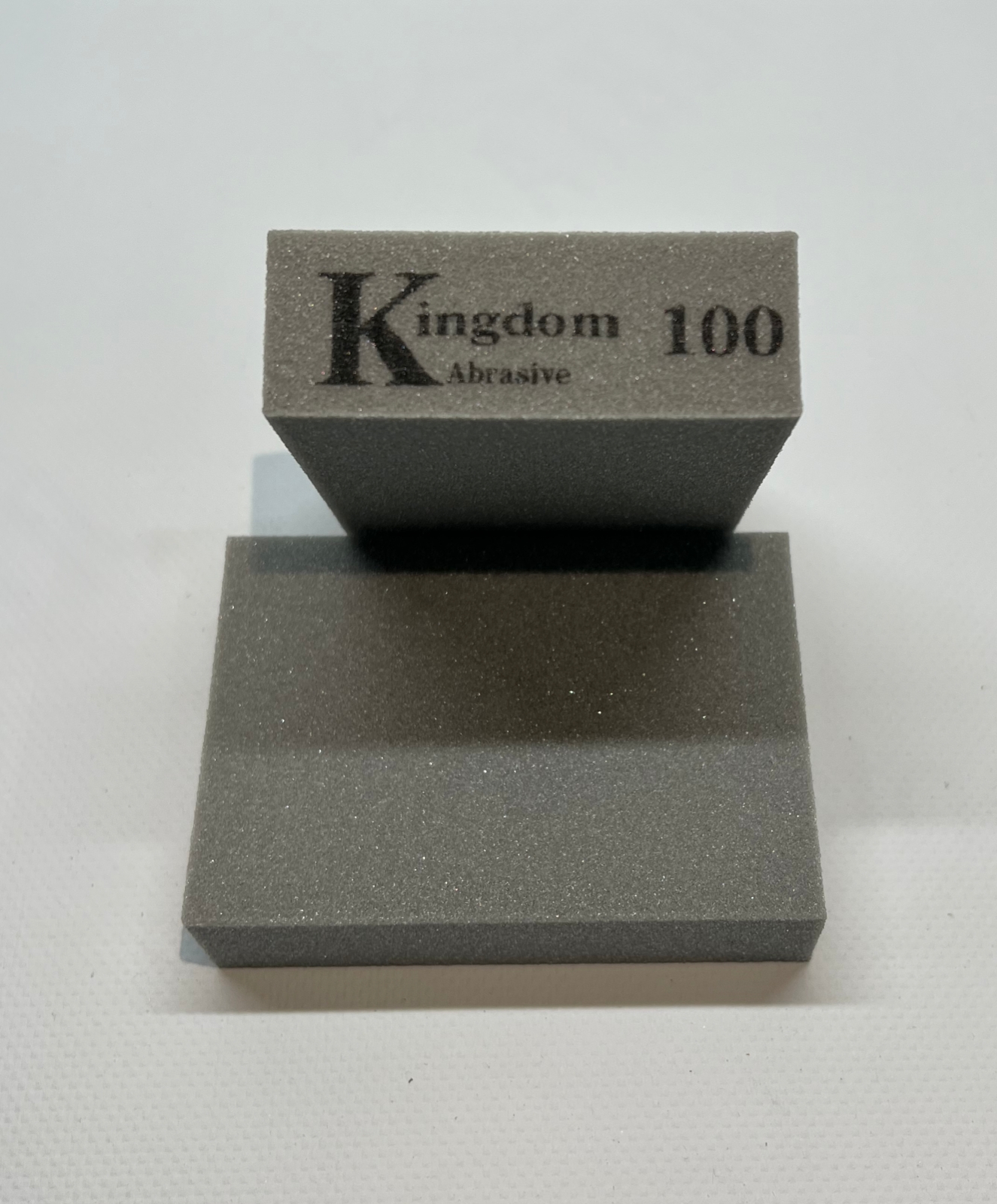 Губка Четырехсторонняя Kingdom Abrasive 100 (Размер 90х55х25 мм)